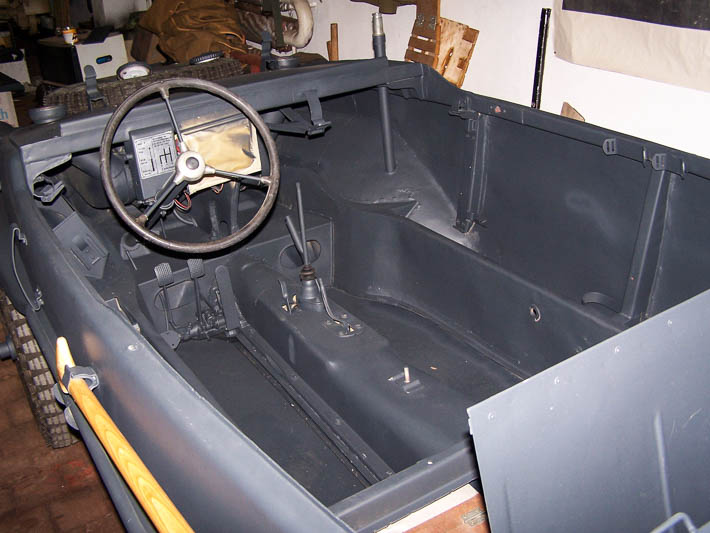 KDF 166 Schwimmwagen - šedý